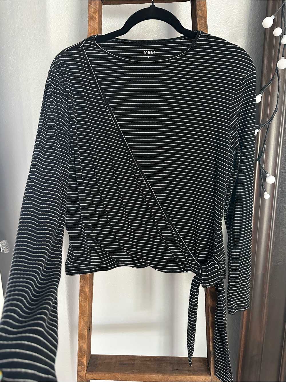 MELI Striped Long-Sleeve Tie-Side Top black and White size large - Picture 11 of 12